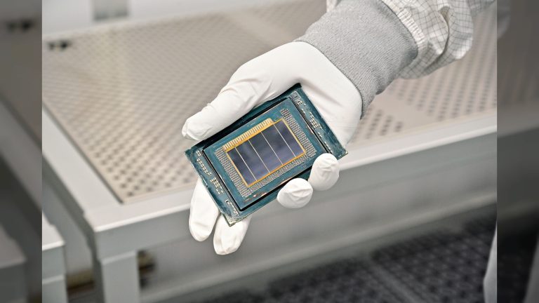 Intel Launches Xeon 6+ "Clearwater Forest" Xeon with 288 E-Cores on 18A Process