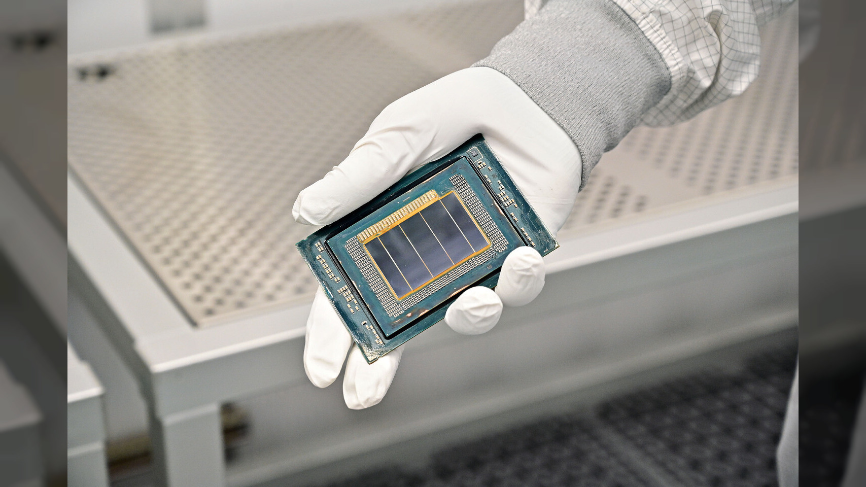 Intel Launches Xeon 6+ "Clearwater Forest" Xeon with 288 E-Cores on 18A Process