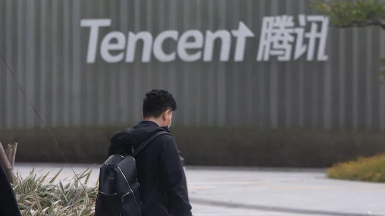 Trump Administration Debating Allowing Chinese Company Tencent to Keep Its Stakes in U.S. Gaming Companies Such as Fortnite Maker Epic and League Dev Riot - IGN