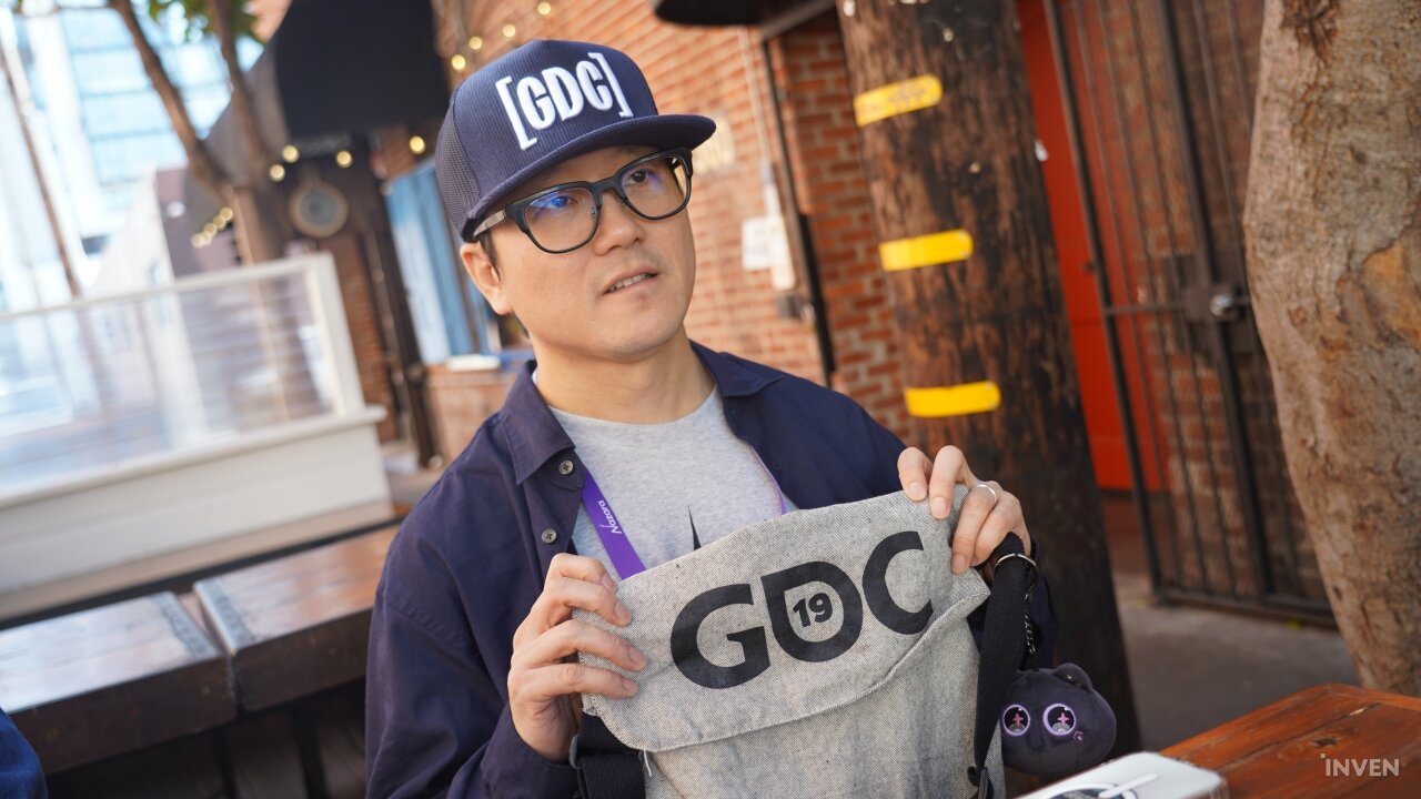 2019년 GDC에도 왔음을 어필하는 김건 대표