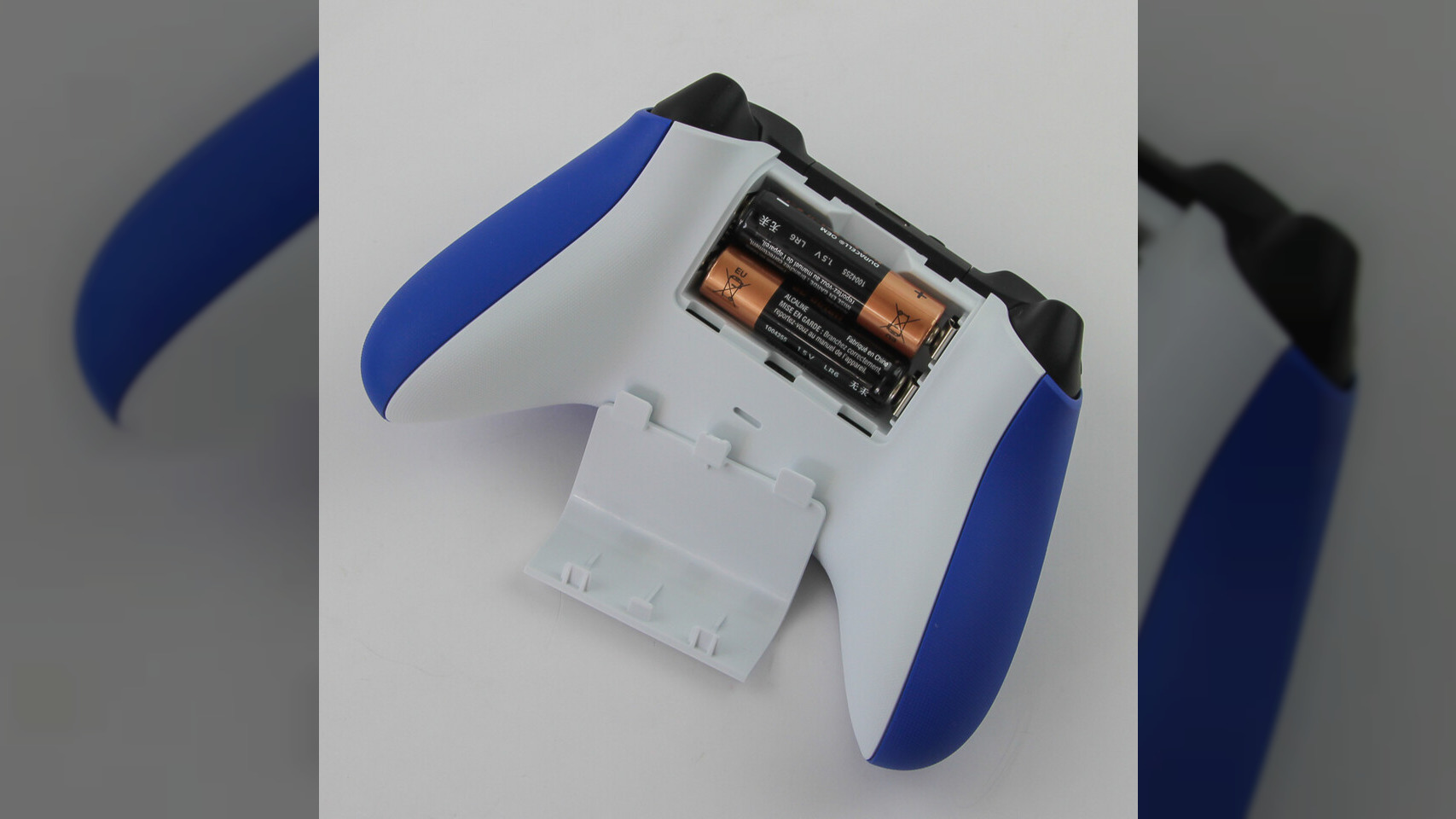 Microsoft Apologizes for Battery-Less Xbox Controllers, Sends Rechargeable Kits To Correct